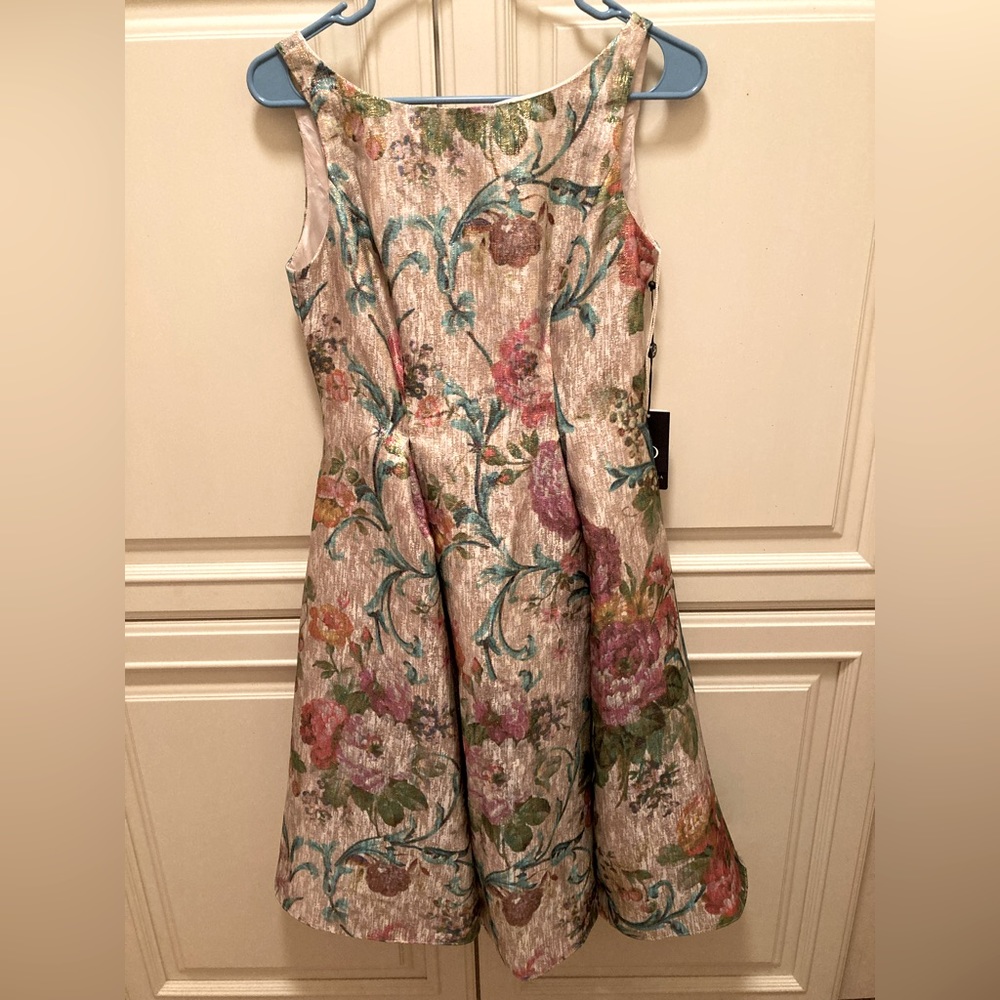 New With Tags Adrianna Papell Gold Floral Gown Size 2